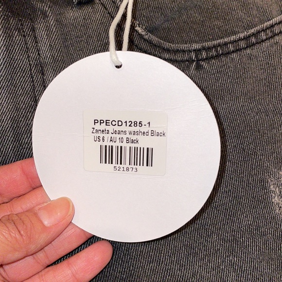 Princess Polly Zaneta Distressed Jeans - Picture 7 of 12